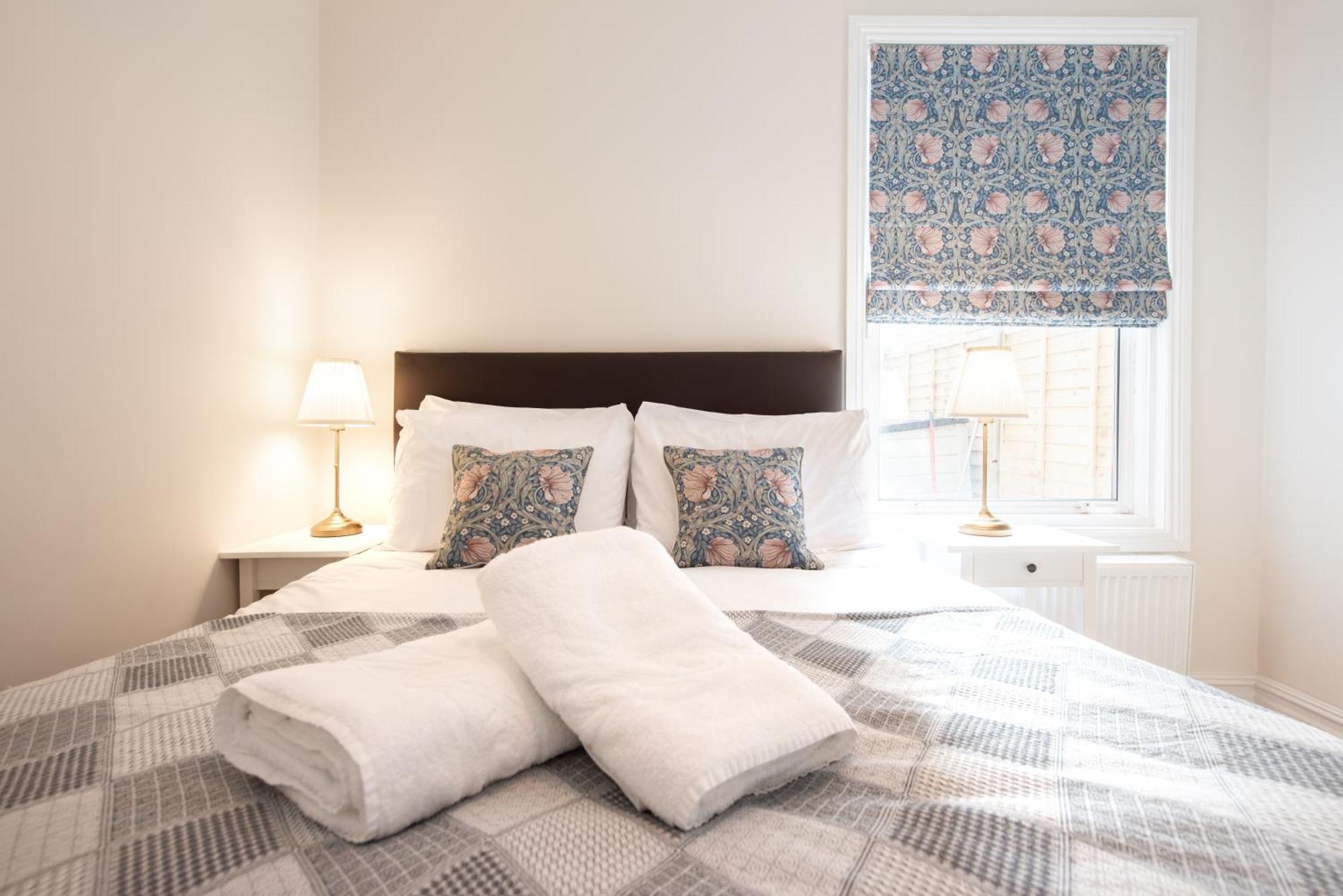 Victorian 2Br Apartment, King Beds, Fast Wifi, Near Shops, Cafes & Transport, E17 Londres Exterior foto