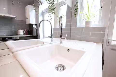 Victorian 2Br Apartment, King Beds, Fast Wifi, Near Shops, Cafes & Transport, E17 Londres Exterior foto